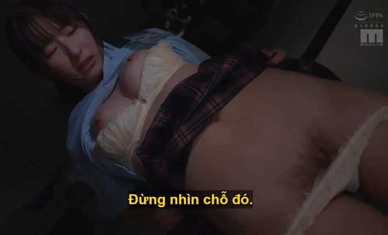 Ông chủ lập mưu xxx cô nhân viên dưới quyền kiêu kỳ lười nhác, suốt ngày bận tán gẫu với người yêu.